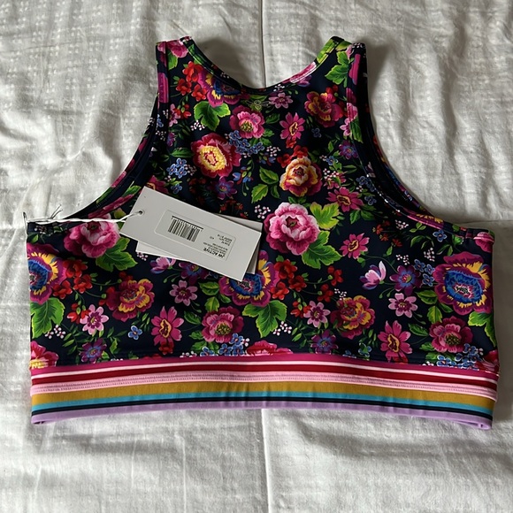 Johnny was activewear  Cantero crisscross high neck sports bra. New with tags - Picture 4 of 5